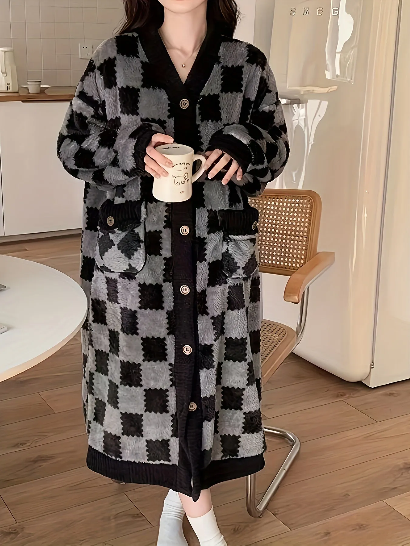 Elegant Checkered Pattern Fleece Thickened Night Robe For Fall & Winter, Long Sleeve Buttons V Neck Loose Fit Robe With Pockets, Women's Sleepwear & Dresses